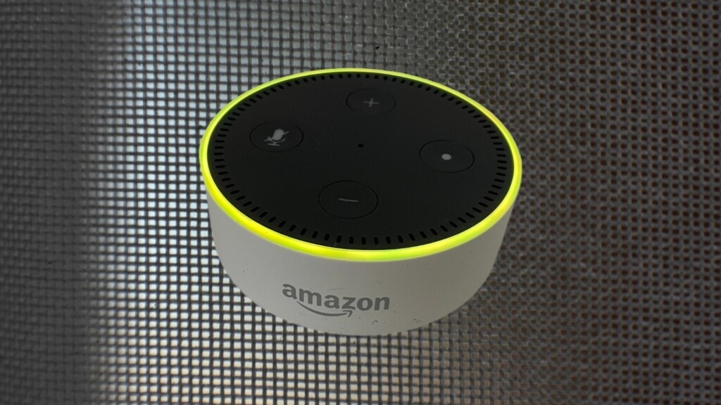 Alexa leuchtet gelb rot gruen